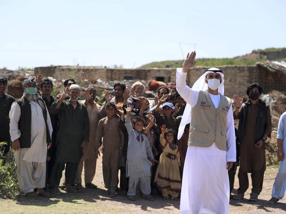 HH Sheikh Mohammed Bin Rashid Al Maktoum waving